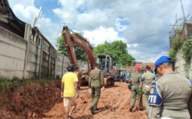 Mengganggu Ketertiban Umum, Satpol PP Setop Ativitas Pengurukan Tanah di Curug