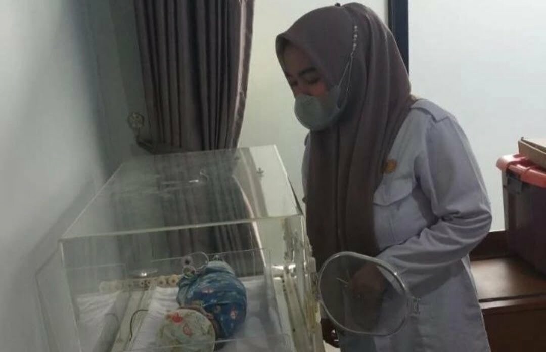 Heboh, Warga Jambe Tangerang Temukan Bayi Dalam Kardus di Pinggir Jalan